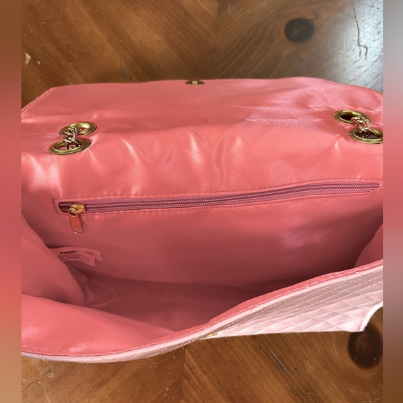 🎀Quilted Hello Kitty Crossbody Purse🎀 - Picture 6 of 7